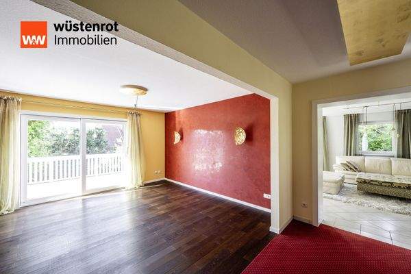 Esszimmer Erdgeschoss mit Blick auf das Wohnzimmer