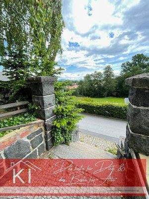 Blick aus Vorgarten in Weite und Grüne