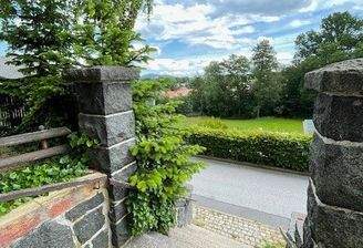 Blick aus Vorgarten in Weite und Grüne