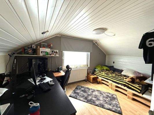 Kinderzimmer DG links