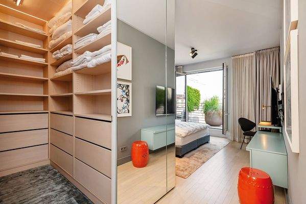 Begehbarer Kleiderschrank, Schlafzimmer 2.jpg