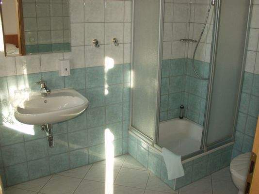 Du/WC Zimmer-Gästehaus EG