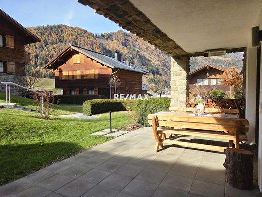 gepflegte Südterrasse....