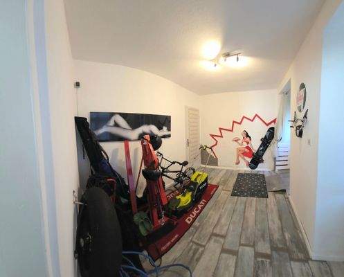 Räumlichkeit Erdgeschoss mit separatem Zugang 