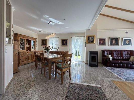 großzügiger Wohnbereich