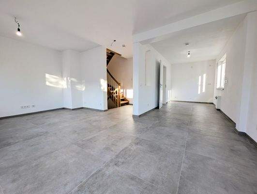 Wohnbereich und Küche (EG)