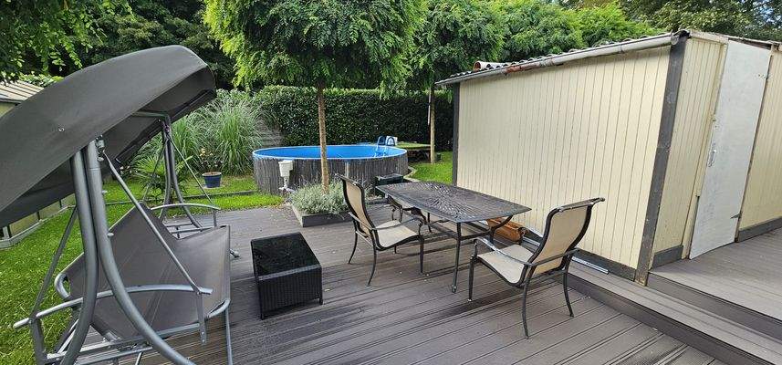 Garten mit ausreichend Sitzmöglichkeit