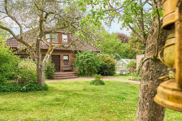 Impression Garten und Front