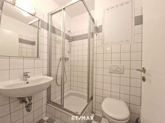 Bad mit Dusche und WC im 3.OG