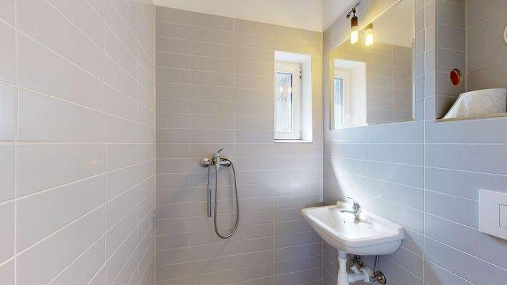 Bad mit Dusche:Gästehaus.jpg