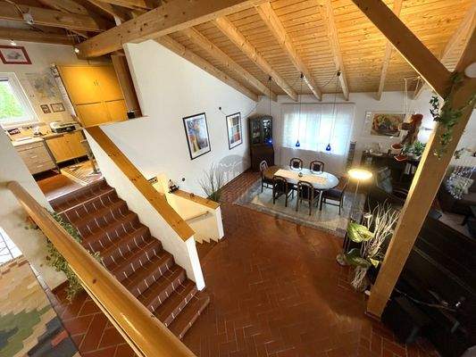 Wohn-Essbereich mit Aufgang zum OG