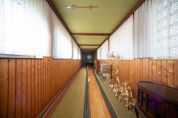 Kegelbahn im EG