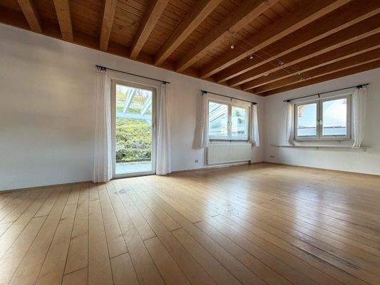 OG Wohnbereich: Herrliches Licht und direkter Zugang auf eine der Terrassen