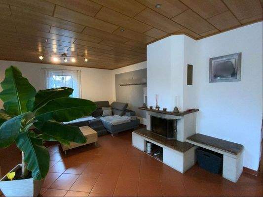 EG - Whg. 1 - Wohnzimmer - Kaminofen