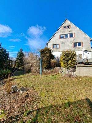 Giebelansicht Haus / Einfahrt Hof