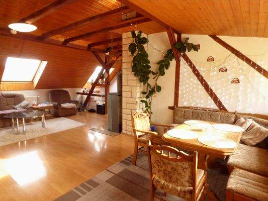 Wohnzimmer mit Essecke