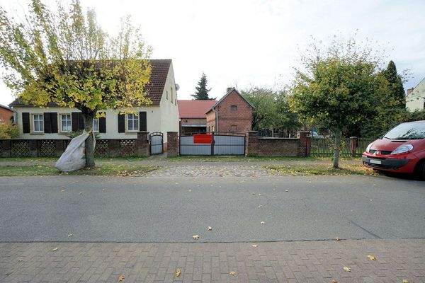 Haus Straßenseite (1).jpg