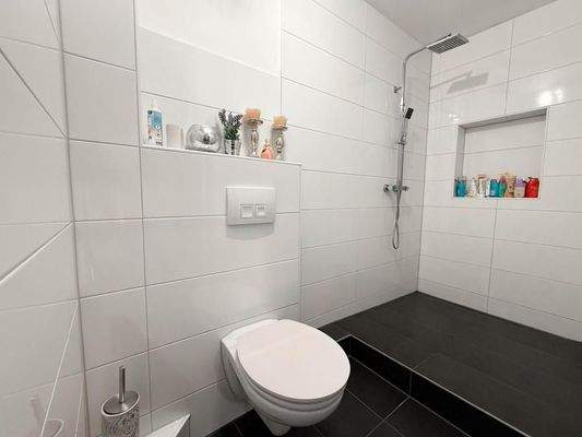 Badezimmer mit Fenster