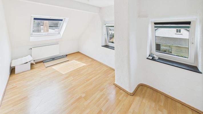 CAM01984G0-PR0499-STILL002