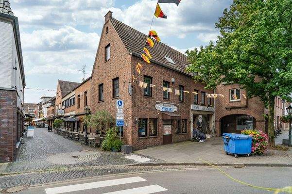 Ansicht auf den Gebäudekomplex