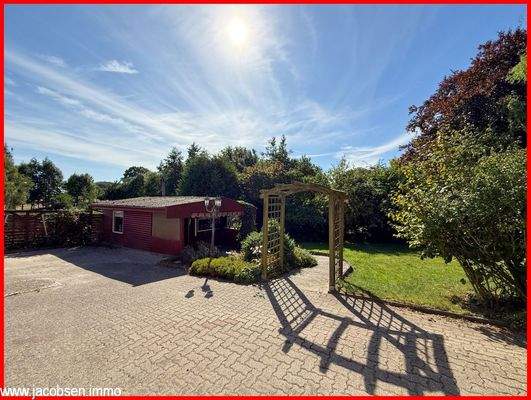 Garten mit großem Gartenhaus