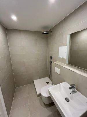 Badezimmer mit Dusche