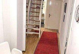 gut geschnittener Flurbereich mit Schuhschrank usw