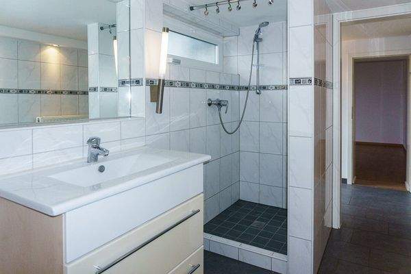 ... und zusätzlicher Dusche