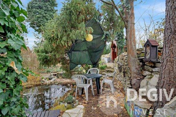 Sitzbereich mit Teic