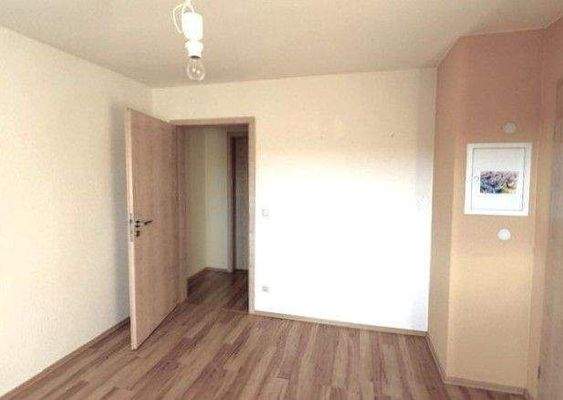 EG/OG: Zimmer 2- Zugang zu Zimmer 3