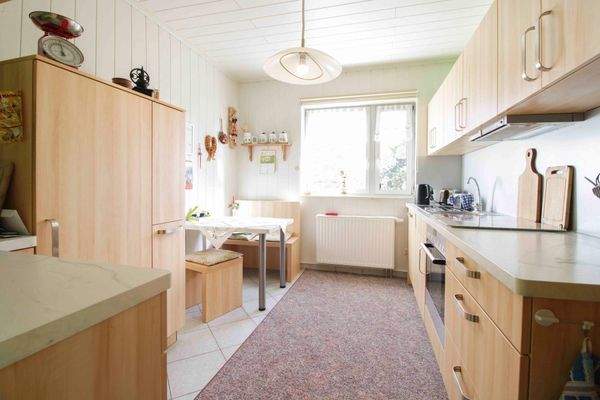 Küche mit Einbauküche