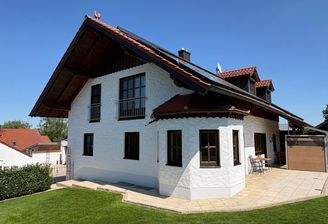 Haus Aussenansicht Gartenseite.JPG