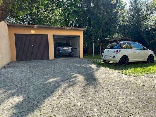 Garagen und Stellplätze