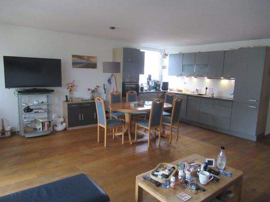 Wohnzimmer mit Küchenbereich 
