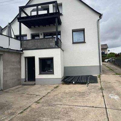 Rückansicht/Eingang UG