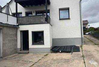 Rückansicht/Eingang UG