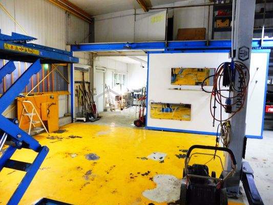 Blick von Scherenbühne Richtung Lagerraum