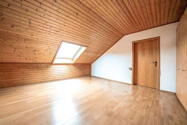 DG Zimmer 01 geleert