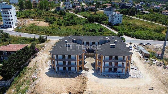 Apartments in a Complex with Sea and City Views in Çınarcık