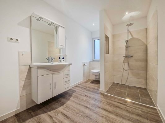 Badezimmer EG links