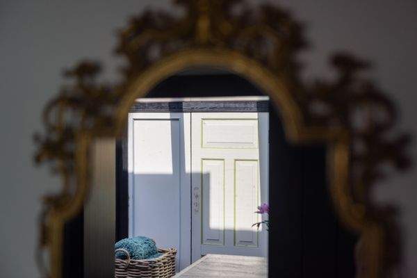 Spiegelbild mit Tür