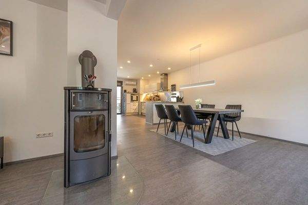 Essbereich mit Kaminofen