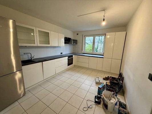 Küche mit Einbauküche Ansicht 1