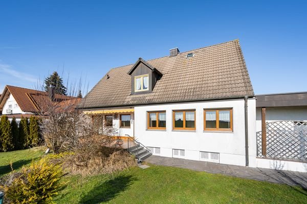 Haus mit Terrasse und Garten