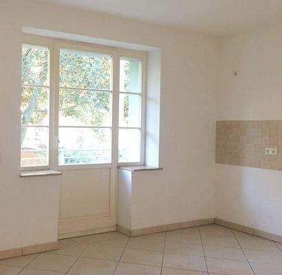 Küche mit Zugang zum Balkon