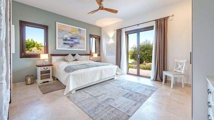 b8e6cdd4-e8b6-4e62-bf19-4384ab1b5a7e