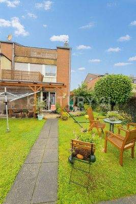 eingezäunter, idyllischer Garten