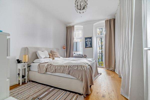 Großzügiges Schlafzimmer