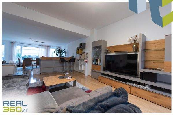 Wohnlandschaft im offenen Wohn- / Essbereich