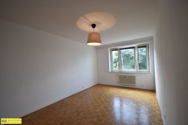 WG-Zimmer - Geräumige 3 Zimmer WG-Wohnung mit kleinem Balkon im Innenhof Miete Andräviertel Salzburg